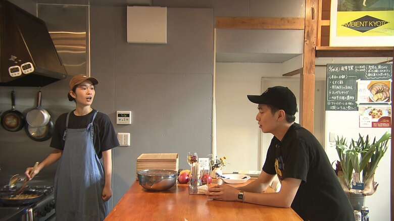 店を切り盛りする　寺澤祥さんと智恵さん夫妻