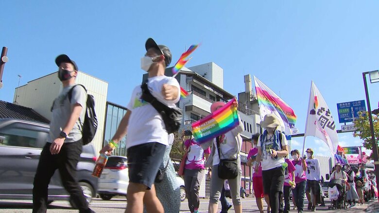 金沢市中心部で行われたパレード