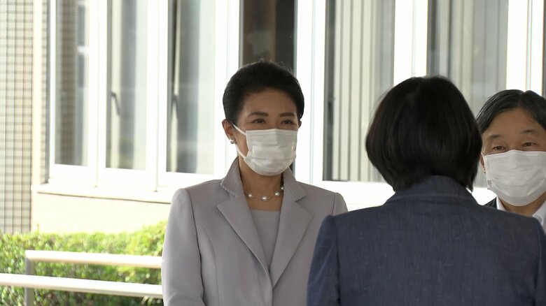 26日午後、倉敷市真備支所に到着された両陛下