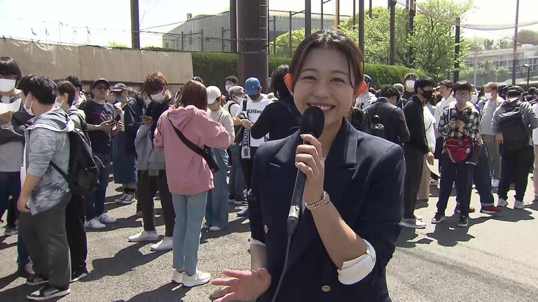 試合開始2時間半前で既に1000人を超える行列ができていた（16日横須賀スタジアム）