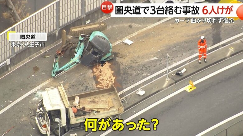 カーブを曲がりきれずに中央分離帯を乗り越えたトラック