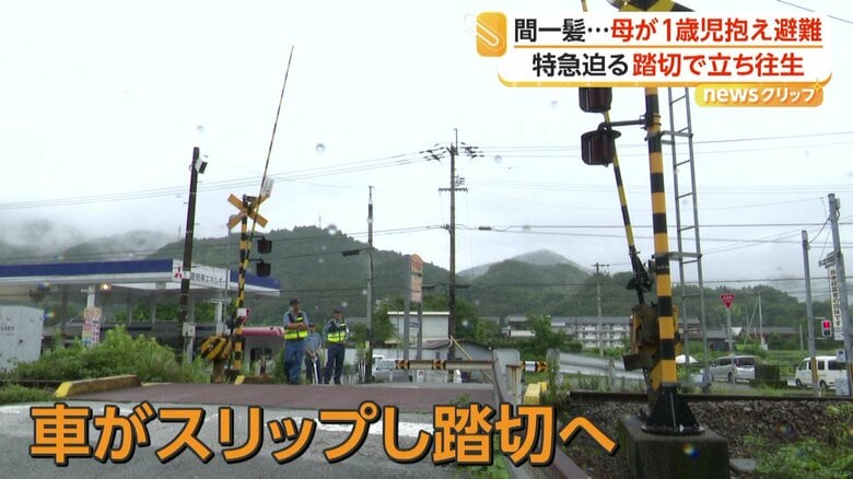 列車と乗用車の衝突事故が起きた踏切