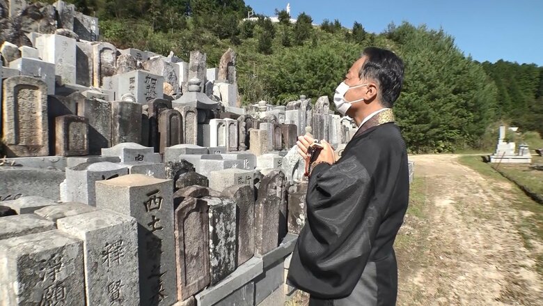 持ち主が管理できなくなった墓石を預かり供養