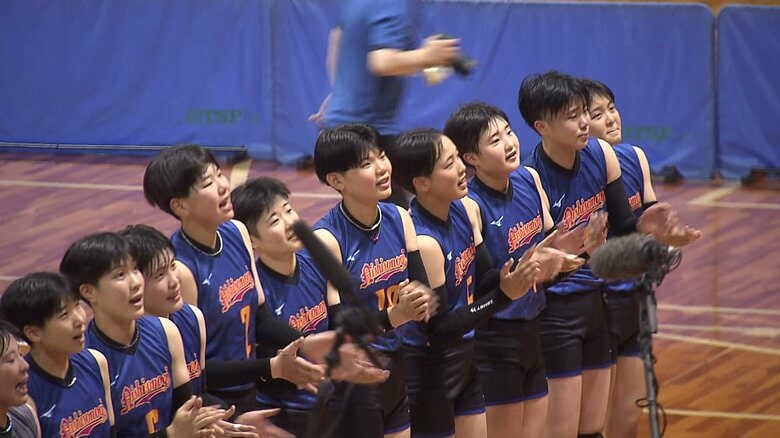 恩師に笑顔で優勝を報告した選手たち