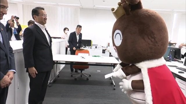 辞令交付　昆虫課・カブトン課長