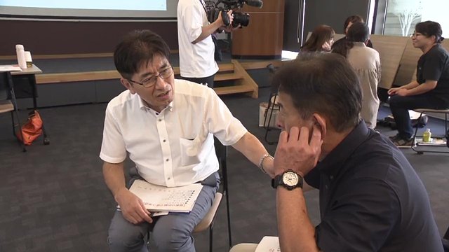 医師役と患者役に分かれて体験