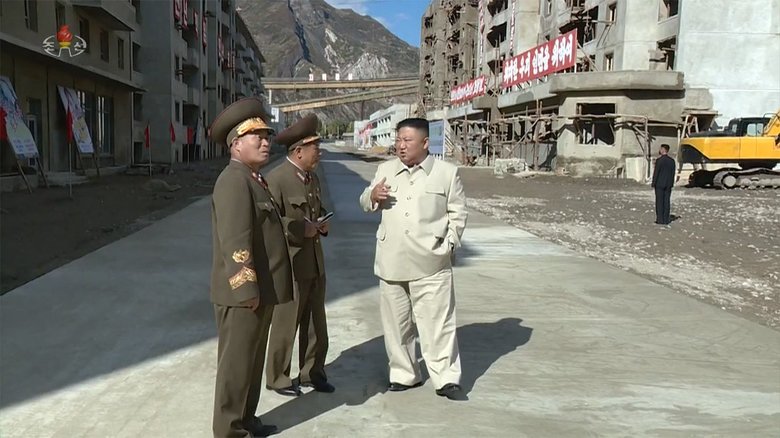 金正恩委員長 異例の「反省」 「苦しむ人民の実情」を視察