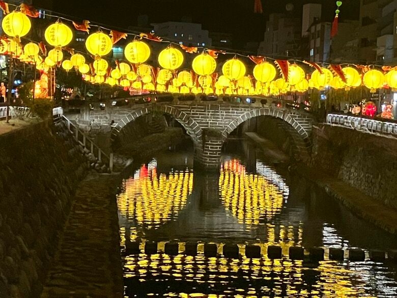 中島川は黄色いランタン、「黄色い眼鏡」を楽しめるのは期間限定