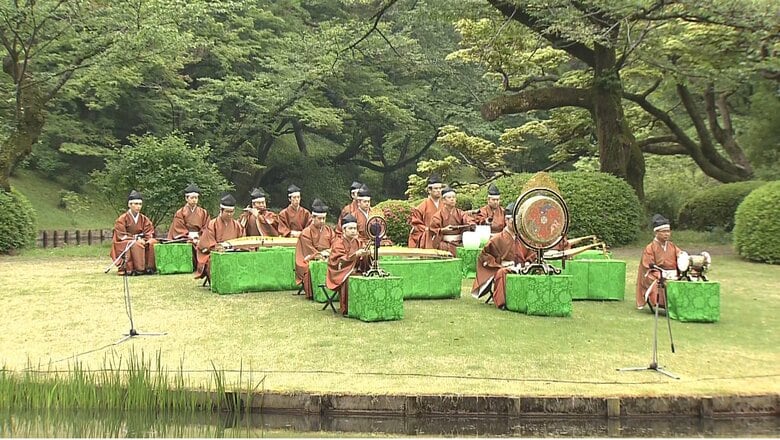 宮内庁楽部の雅楽演奏は残念ながら雨で途中終了