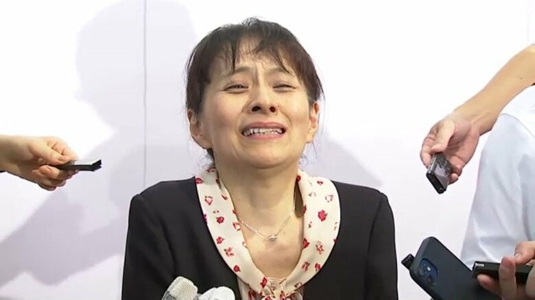 インタビューを受ける石破茂氏の妻・佳子さん