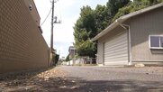 女子高校生が日傘で刃物男に抵抗「刃物もった男に追いかけられた」首を押さえられるも男は車で逃走　千葉・旭市