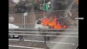 中央道下りでミニバン炎上　「走行中に異音、エンジルームから出火」運転手が説明　下りの高井戸IC～調布ICで渋滞