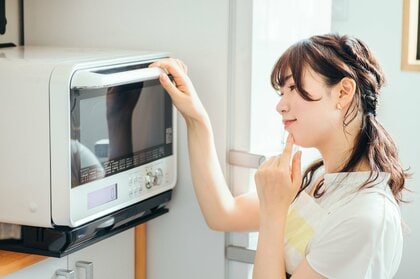電子レンジで食品を温めるとき「ラップ」をする・しない？判断基準をライオンに聞いた