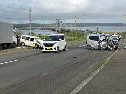 正面衝突し前方は大破―根室市温根沼大橋近くで軽自動車と乗用車が衝突…軽乗用車の同乗者である高齢女性が死亡＿警察が事故の原因調べる〈北海道根室市〉