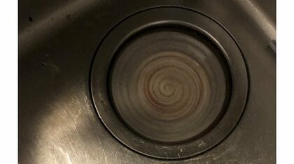 「助けてツイッタランドー！」シンクに“ピッタリはまった皿”に知恵が集結…2日がかりの“救出劇”で印象的な方法を聞いた