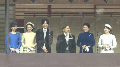 小雨の一般参賀の中に見た“温かな光景” お祝いを受けることに悩まれた陛下も感謝の気持ち示す｜FNNプライムオンライン