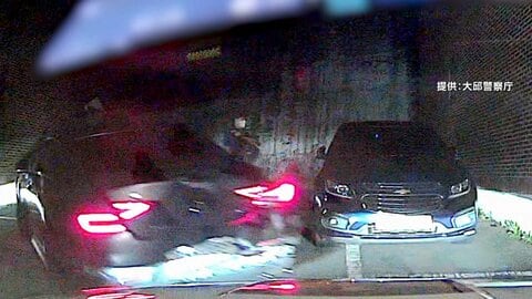 「高級外車の運転手が飲酒運転」急発進から暴走、車8台とパトカー2台に“体当たり”　警察官が発砲　男を確保　韓国