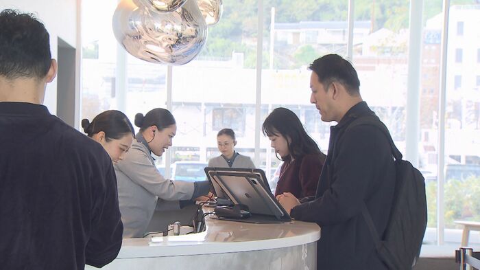 客は系列ホテルの責任者など