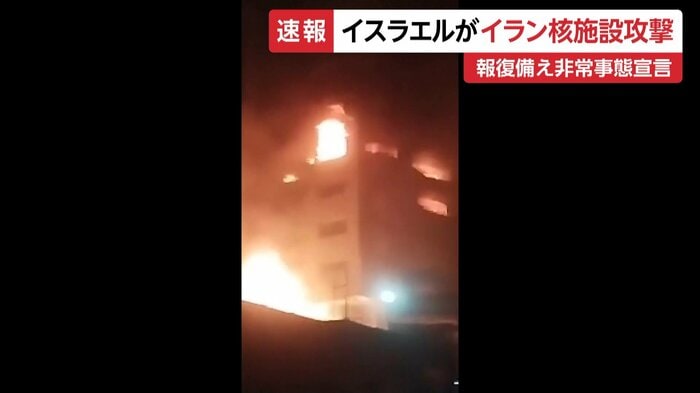 イスラエルの攻撃で炎上する建物