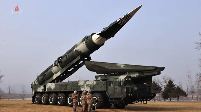 北朝鮮が発射したと発表した新型極超音速中長距離弾道ミサイル(6日)