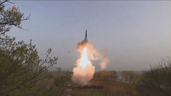 発射管を出たところで点火