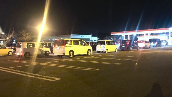 給油を待つ車の列（3月11日・長野市）