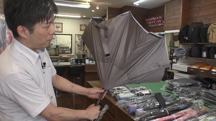畳んだ時に外側がぬれない傘