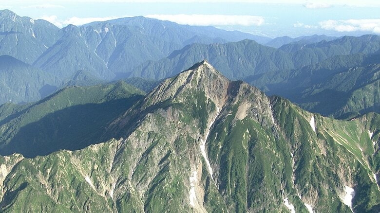 「滑落して山小屋に移動したが、自力で下山できない」と救助要請　北アルプス五竜岳で獣医師の55歳男性が遭難　ヘリコプターで救助　右目付近をけがしている模様｜FNNプライムオンライン