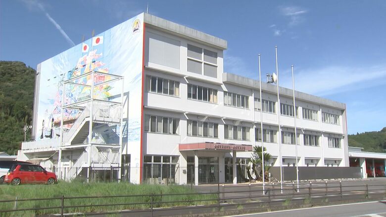 コンビニで女性のスカートの中をスマホで…　佐伯市消防本部の職員の男　盗撮の疑いで現行犯逮捕　大分｜FNNプライムオンライン