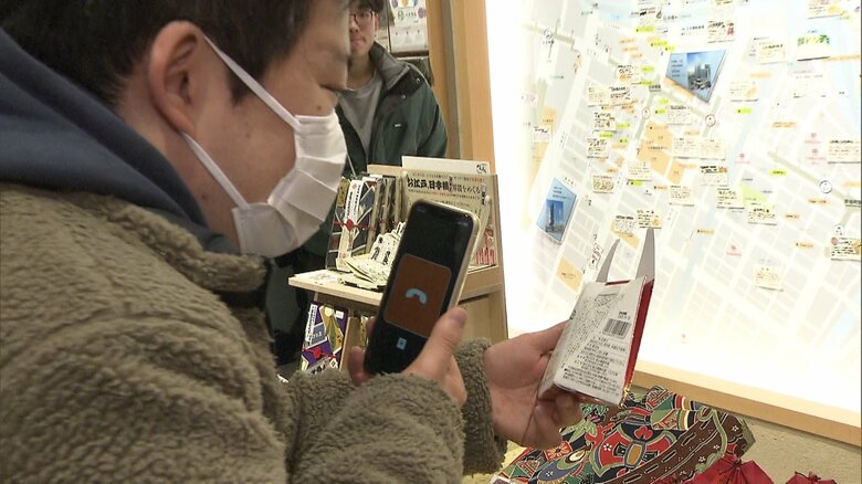 「安心して楽しい“街歩き”」実現へ…東京・日本橋の街全体を使った大規模な歩行支援ツール実証実験！カメラで信号の色を判別など多種多様なツールが登場｜FNNプライムオンライン