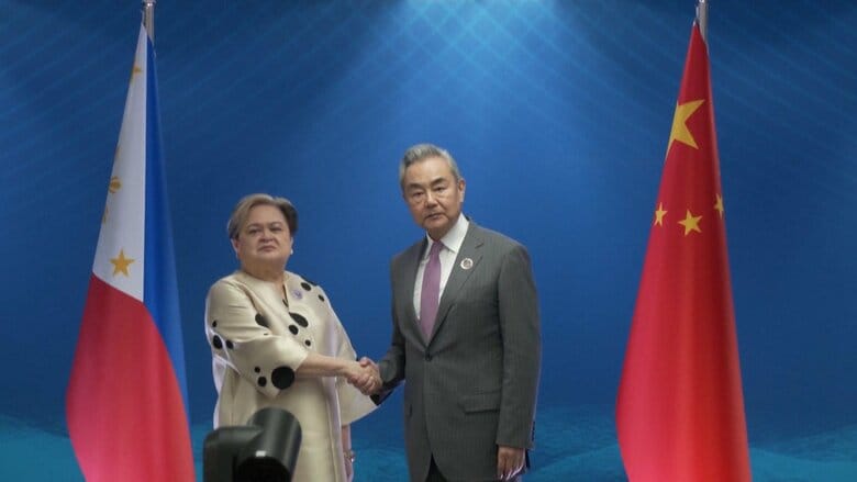 中国とフィリピンが外相会談　南シナ海で起きた衝突を互いに抗議　対話を続ける重要性も議論　｜FNNプライムオンライン