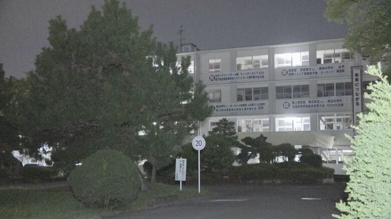 夏休み中の高校で…女子トイレにあった掃除道具等が燃える不審火 周囲に火の気なく教職員など約45人にケガなし｜FNNプライムオンライン