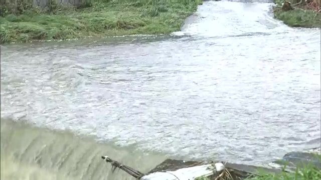 川の勢いが強く橋もない…復旧作業にも向えず