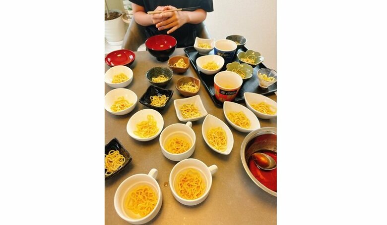 こちらは「わんこ中華麺」の様子