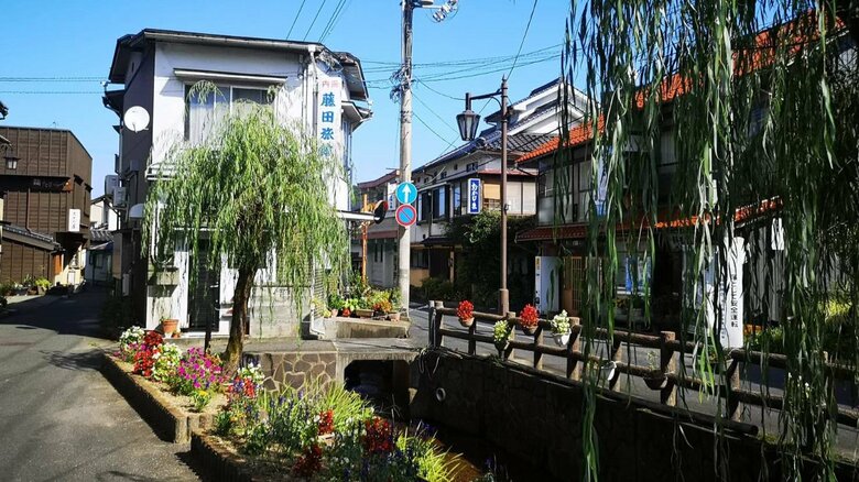 吉岡温泉の街並み（提供：TUGIHAGI）
