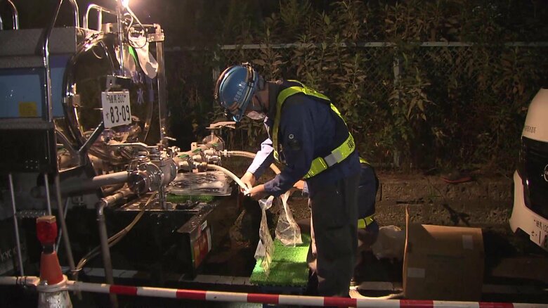 非常用飲料水が配られる様子