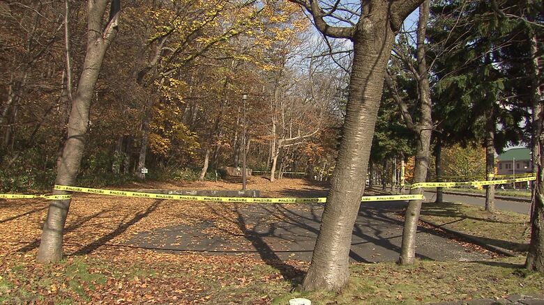 いまだ規制線の残る公園（札幌市西区西野）