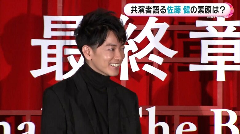 苦笑いの佐藤健