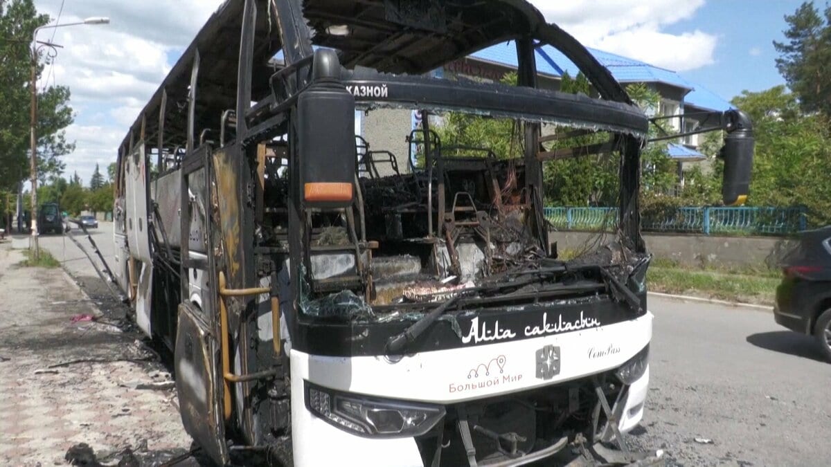 ドネツク州で路線バスにドローン攻撃 8人死亡 親ロシア派トップがウクライナを非難