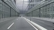 バイクの後部座席から転落した女性が後続車にひかれ死亡　バイク運転の男は救護せず立ち去る　東京・勝どき