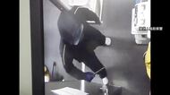 【続報】犯行に使用した包丁か自宅で押収　スーパー強盗事件で逮捕された男は容疑認める供述（鳥取）
