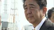 初の“原発マスクなし視察”首相同行記 散在する桜とナンバーなき車が物語る事故の影響