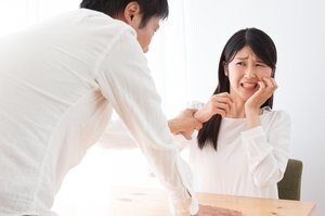 外出自粛による「コロナDV」増加に政府危機感 加害者と同じ屋根の下…問われる対策とは