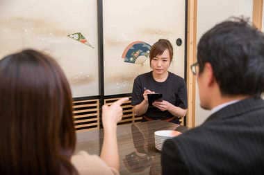 マスク不足でも理不尽にキレる客…「カスハラ」が増長する背景にある“強力な武器”