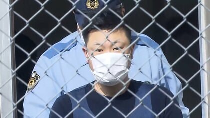 女性刺される　植木ばさみに血痕　飲食店72歳経営者死亡　男の関与は