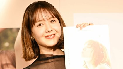 大胆ショットも…トリンドル玲奈「ぷにゅぷにゅしてる」体も修正なし　8年ぶり写真集“ありのまま”な姿満載