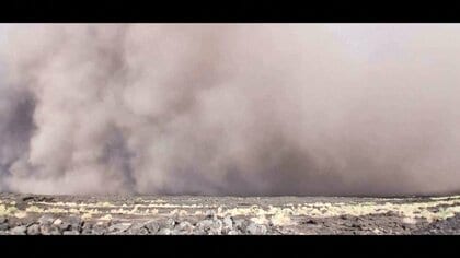 1万2000年休眠の火山が突然噴火し近隣村が灰で覆われフライト欠航も…噴煙はエチオピアからアラビア半島まで