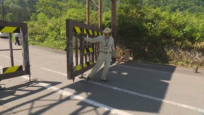 クマ人身被害あった称名滝「称名道路」が一部再開通　観光客が滝を楽しむ　クマ対策でラジカセ設置、遊歩道は閉鎖のまま