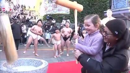 子供たちが餅つきに挑戦　まわし姿の相撲クラブも応援　大分