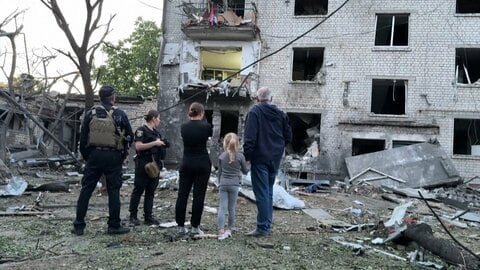 ロシア軍がキーウに6日連続の大規模攻撃　首都とキーウ州で12人死亡、21人けが　ゼレンスキー大統領が防空支援訴え